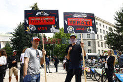 Protest twórców filmowych przed Sejmem ws. tantiem