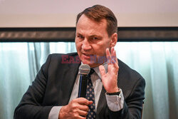 Minister Radosław Sikorski z wizytą na Filipinach