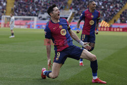 Robert Lewandowski strzelił gola podczas meczu FC Barcelona - Deportivo Alaves