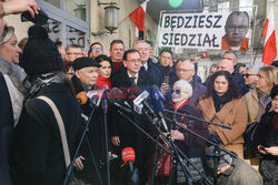 Konferencja Jarosława Kaczyńskiego przed Prokuraturą Okręgową