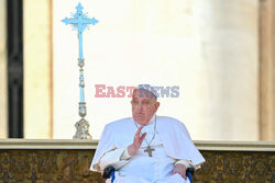 Papież Franciszek pojawił się na placu Świętego Piotra