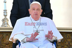 Papież Franciszek pojawił się na placu Świętego Piotra