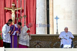 Papież Franciszek pojawił się na placu Świętego Piotra