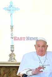 Papież Franciszek pojawił się na placu Świętego Piotra