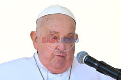 Papież Franciszek pojawił się na placu Świętego Piotra