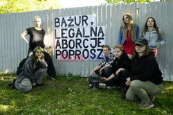 Julia Kamińska podczas happeningu feministycznego