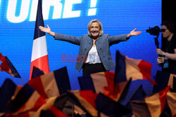 Marine Le Pen przemawia na wiecu