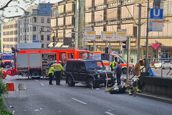 Samochód wjechał w grupę ludzi w Stuttgarcie
