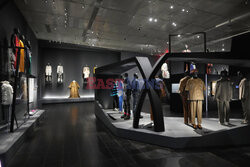 Wystawa Superfine: Tailoring Black Style
