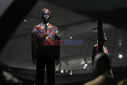 Wystawa Superfine: Tailoring Black Style
