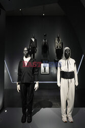 Wystawa Superfine: Tailoring Black Style