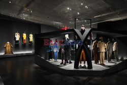 Wystawa Superfine: Tailoring Black Style