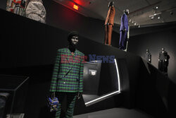 Wystawa Superfine: Tailoring Black Style