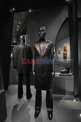 Wystawa Superfine: Tailoring Black Style