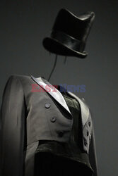 Wystawa Superfine: Tailoring Black Style