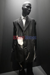 Wystawa Superfine: Tailoring Black Style