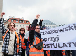 Ostatnie Pokolenie blokuje mosty w Warszawie