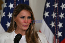 Melania Trump na prezentacji znaczka z Barbarą Bush
