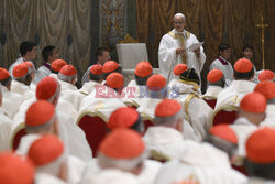 Papież Leon XIV podczas mszy z kardynałami w Kaplicy Sykstyńskiej