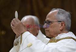 Papież Leon XIV podczas mszy z kardynałami w Kaplicy Sykstyńskiej