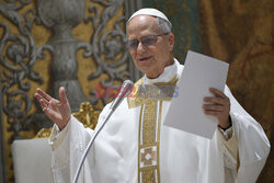 Papież Leon XIV podczas mszy z kardynałami w Kaplicy Sykstyńskiej