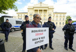 Protest w obronie kupców z hali przy Modlińskiej 6D