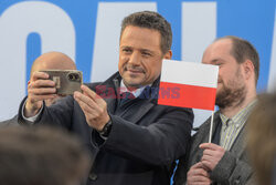 Rafał Trzaskowski na Starym Rynku w Łodzi