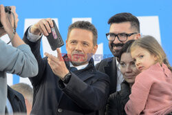 Rafał Trzaskowski na Starym Rynku w Łodzi