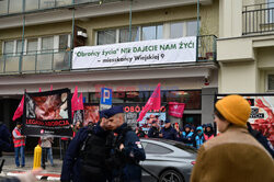 Protest pod kliniką aborcyjną Abotak