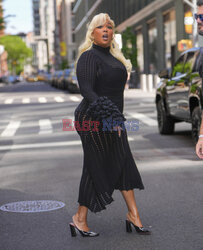 Lizzo w czarnej sukience