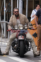 Jason Momoa i Dave Bautista na motocyklach