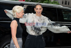 Katie Holmes na pokazie Anti-Inflammatory Haus: The Hydration