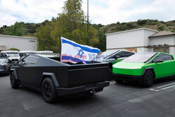 Zlot fanów Cybertrucków