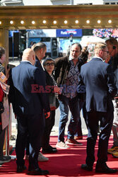 Jean Reno przed studiem DDTVN