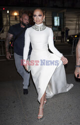 Jennifer Lopez w białej sukni