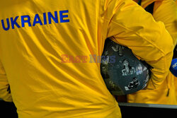 IO Mediolan-Cortina 2026: Vladyslav Heraskevych w kasku z ukraińskimi sportowcami poległymi w wojnie