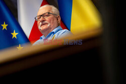 Lech Wałęsa udziela wywiadu agencji AFP