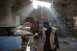 Palestyńczycy próbują uratować zabytkową bibliotekę