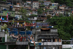 Turystyka w faweli Rocinha - AFP