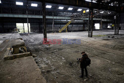 Miejscy odkrywcy w opuszczonej fabryce