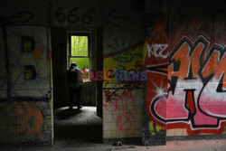 Miejscy odkrywcy w opuszczonej fabryce