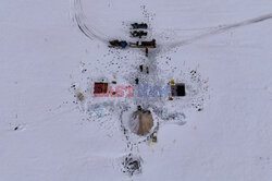 Badania naukowe pod lodem - AFP