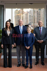 Książę Albert z synem w Muzeum Znaczków i Monet