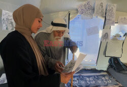 Starszy Palestyńczyk utrwala wojnę w obrazach