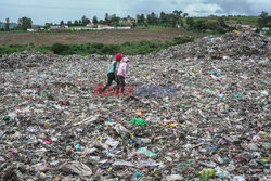 Ubrania na wysypisku w Kenii
