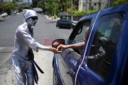 Uliczny artysta w San Salvador