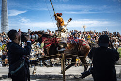 Pokazy sztuk walki samurajów w parku Sumida w Tokio