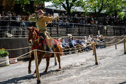 Pokazy sztuk walki samurajów w parku Sumida w Tokio
