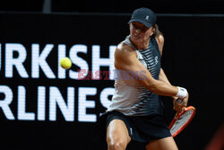 Iga Świątek przegrała z Andriejewą na turnieju WTA 500 w Stuttgarcie