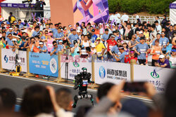 Półmaraton robotów humanoidalnych E-Town 2026 w Pekinie